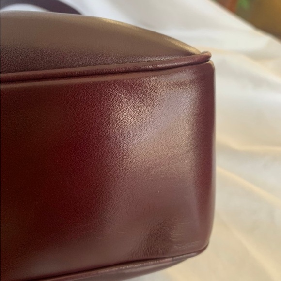 Elegant Burgundy Leather Handbag - Picture 4 of 8